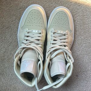 Women’s Jordan high tops 1